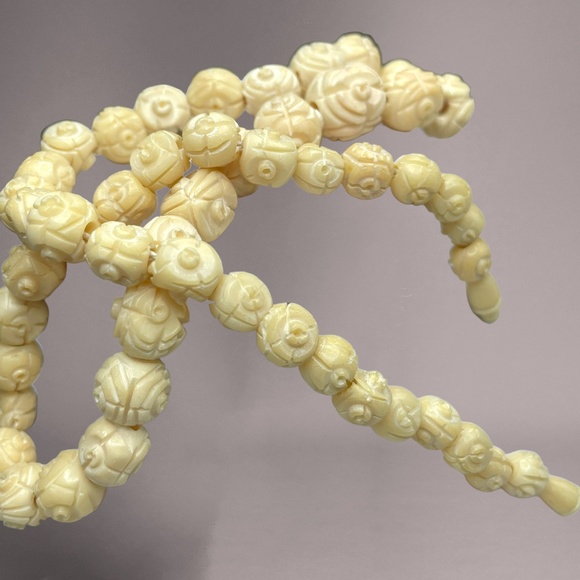 Vintage Carved Horn Necklace - Picture 11 of 13